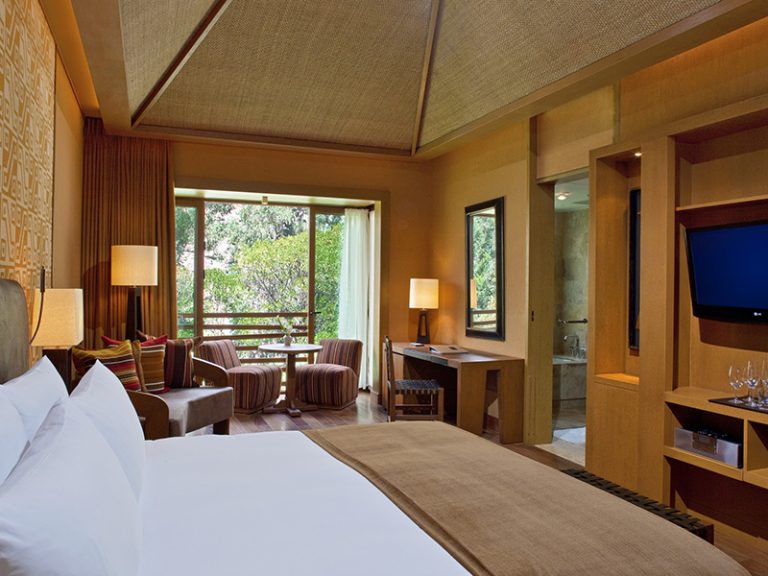 Deluxe Room - king size bed 1 (1)